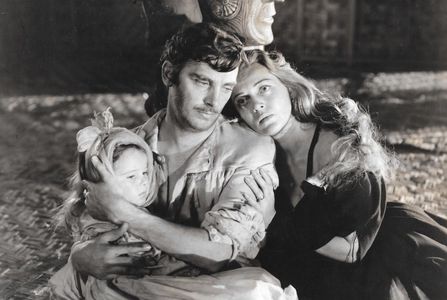 Lana Turner, Richard Hart, and Gigi Perreau in Green Dolphin Street (1947)