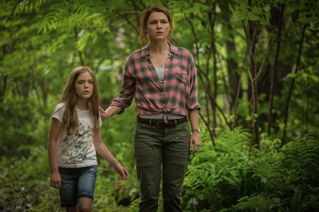 Amy Seimetz and Jeté Laurence in Pet Sematary (2019)