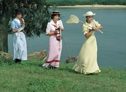 Larisa Golubkina, Irina Mazurkevich, and Alina Pokrovskaya in Troe v lodke, ne schitaya sobaki (1979)
