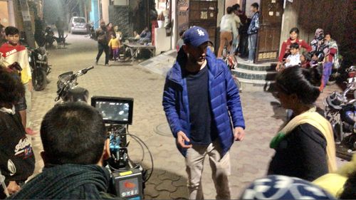 Geoff directing a scene backstreets of New Delhi