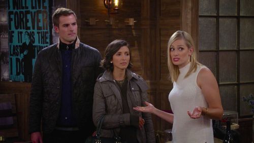 Andy Ridings, India de Beaufort, and Beth Behrs in 2 Broke Girls (2011)