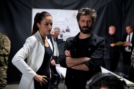 Ushan Çakir and Deniz Barut in The Yard: 44.Bölüm Final (2019)