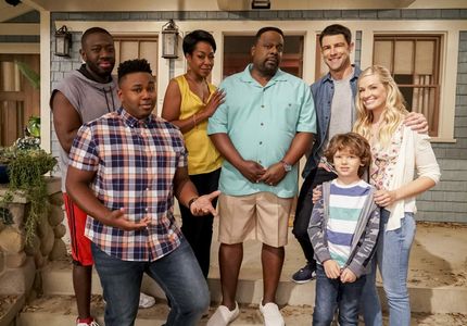 Tichina Arnold, Cedric the Entertainer, Max Greenfield, Sheaun McKinney, Beth Behrs, Marcel Spears, and Hank Greenspan i