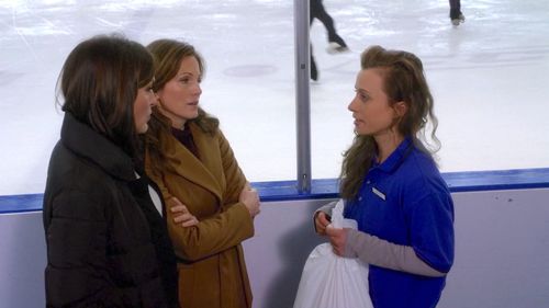 Mariska Hargitay, Noelle Beck, and Olivia Horton in Law & Order: Special Victims Unit (1999)
