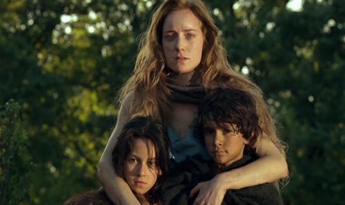 Ángela Cremonte, Lily Morett, and Sergi Méndez in Hispania, la leyenda (2010)