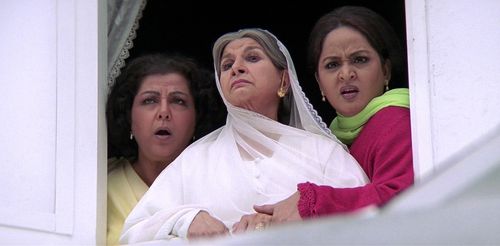 Shoma Anand, Kamini Khanna, and Sushma Seth in Kal Ho Naa Ho (2003)