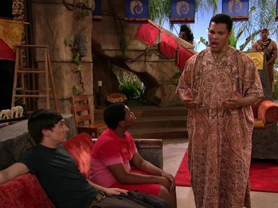 Mitchel Musso, Larramie Doc Shaw, and Geno Segers in Pair of Kings (2010)