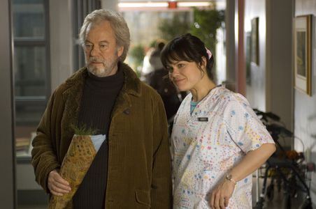 Gordon Pinsent and Kristen Thomson in Away from Her (2006)