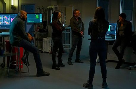 Ming-Na Wen, Henry Simmons, Clark Gregg, Briana Venskus, and Chloe Bennet in Agents of S.H.I.E.L.D. (2013)