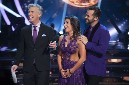 Tom Bergeron, Artem Chigvintsev, and Danelle Umstead in Dancing with the Stars (2005)