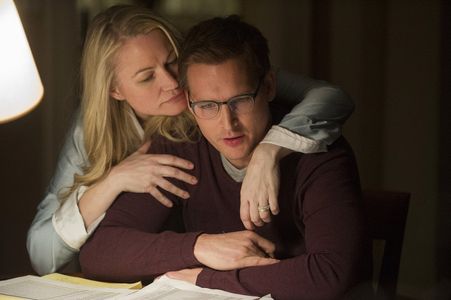 Peter Facinelli and Sarah Wynter in American Odyssey (2015)