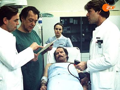 Sascha Hehn and Klausjürgen Wussow in The Black Forest Hospital (1985)
