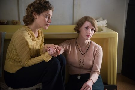 Jessica Chastain and Efrat Dor in The Zookeeper's Wife (2017)
