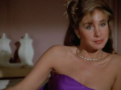 Pamela Bellwood in Dynasty (1981)