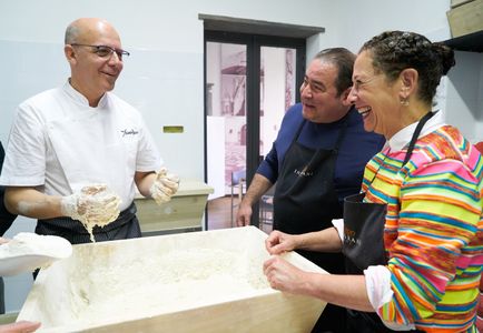 Emeril Lagasse, Nancy Silverton, and Franco Pepe in Eat the World with Emeril Lagasse (2016)