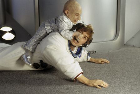 Mike Myers and Verne Troyer in Austin Powers: The Spy Who Shagged Me (1999)