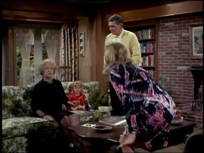 Elizabeth Montgomery, Marion Lorne, Erin Murphy, and Dick York in Bewitched (1964)