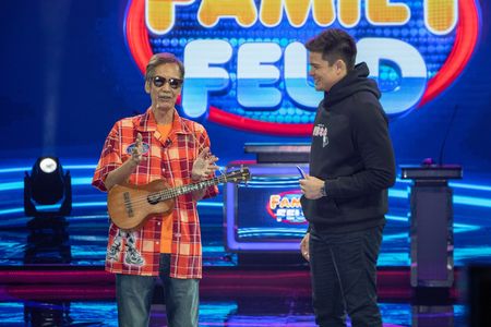 Dingdong Dantes and Isko Salvador in Family Feud Philippines (2022)