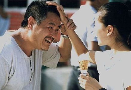Benshan Zhao and Dong Jie in Happy Times (2000)