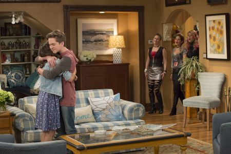 Andrea Barber, Candace Cameron Bure, Jodie Sweetin, Michael Campion, and Soni Bringas in Fuller House (2016)