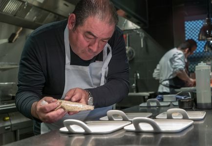Emeril Lagasse in Eat the World with Emeril Lagasse (2016)