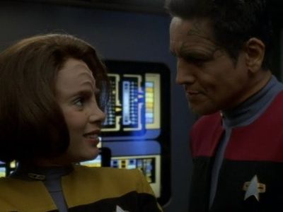 Robert Beltran and Roxann Dawson in Star Trek: Voyager (1995)