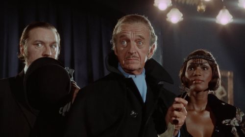 David Niven, Peter Bayliss, and Teresa Graves in Old Dracula (1974)