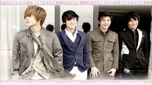 Kim Joon, Kim Hyun-joong, Lee Min-Ho, and Kim Bum in Boys Over Flowers (2009)