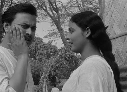 Anil Chatterjee and Supriya Choudhury in The Cloud-Capped Star (1960)