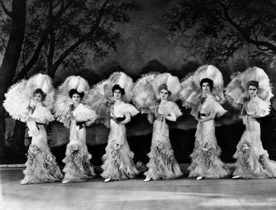 Lenore Bushman, Patricia Caron, Ilka Chase, Marion Davies, and Vivien Oakland in The Florodora Girl (1930)