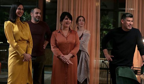 Guy Amir, Rotem Abuhab, Hanan Savyon, Moran Atias, and Shira Naor in Perfect Strangers (2021)