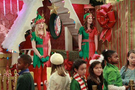 Katierose Donohue Enriquez and Beth Behrs in 2 Broke Girls (2011)