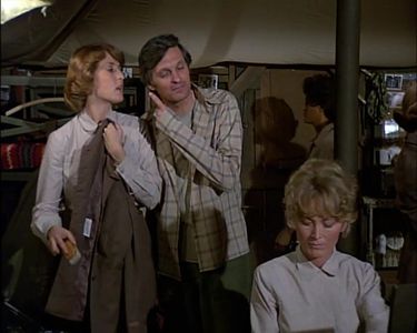 Alan Alda, Judy Farrell, and Enid Kent in M*A*S*H (1972)