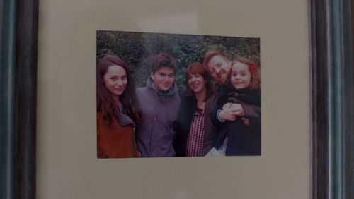 Tom Goodman-Hill, Katherine Parkinson, Theo Stevenson, Pixie Davies, and Lucy Carless in Humans (2015)