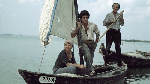 María Jesús Lara, Luis Suárez, and Manuel Tejada in Cañas y barro (1978)