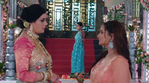 Rashami Desai, Geetanjali Tikekar, and Nia Sharma in Naagin: Episode #4.36 (2020)