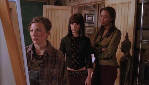 Jennifer Love Hewitt, Aisha Tyler, and Saige Thompson in Ghost Whisperer (2005)