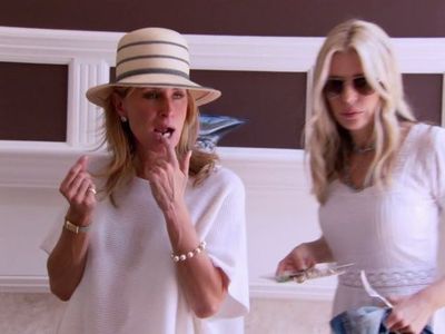 Sonja Morgan and Aviva Drescher in The Real Housewives of New York City (2008)