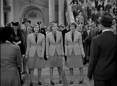 Laverne Andrews, Maxene Andrews, Patty Andrews, Lee Bowman, and Nella Walker in Buck Privates (1941)