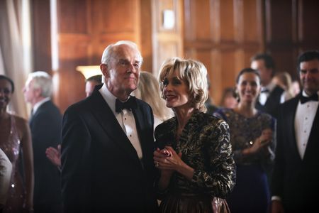 Mike Farrell and Judith Light in American Crime Story (2016)