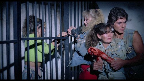 Erika Buenfil, Ernesto Laguardia, Andrea Legarreta, and María Rebeca in Grave Robbers (1989)