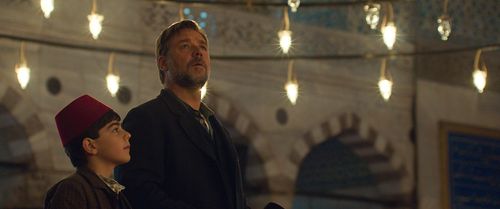 Russell Crowe and Dylan Jett in The Water Diviner (2014)