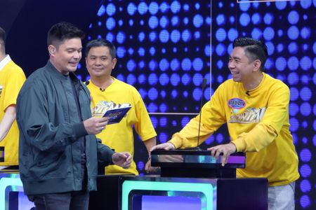 Dingdong Dantes, Ogie Alcasid, and Teddy Corpuz in Family Feud Philippines (2022)