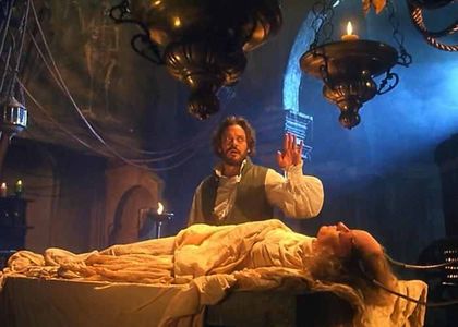 Raul Julia and Catherine Rabett in Frankenstein Unbound (1990)