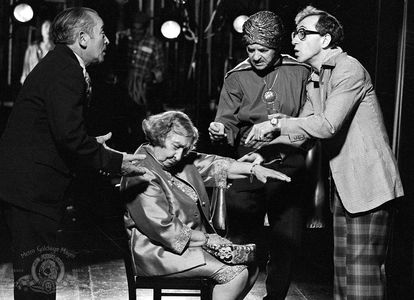 Woody Allen, Belle Berger, Herschel Rosen, and Maurice Shrog in Broadway Danny Rose (1984)