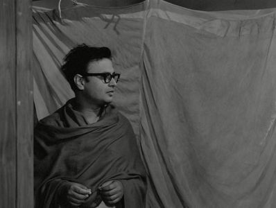 Anil Chatterjee in The Big City (1963)
