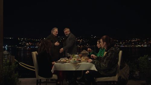Haluk Bilginer, Hüseyin Avni Danyal, Sebnem Bozoklu, Recep Usta, and Rabia Soyturk in Persona (2018)