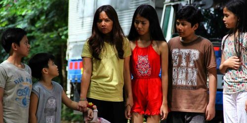 Jhiz Deocareza, Therese Malvar, David Remo, Bryce Eusebio, Inah de Belen, and Sofia Pablo in Oh, My Mama! (2016)