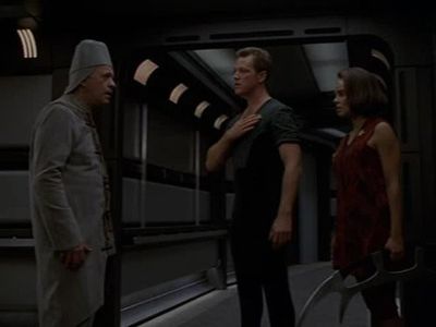 Robert Duncan McNeill, Roxann Dawson, and Kenneth Tigar in Star Trek: Voyager (1995)