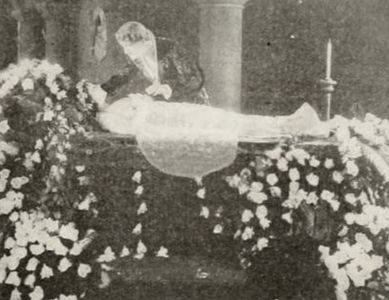 Beverly Bayne and Francis X. Bushman in Romeo and Juliet (1916)